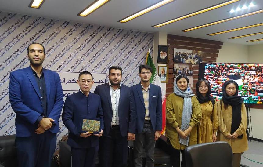 استاد چینی در اندیشکده حکمرانی شریف